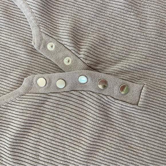 GARAGE Grey/Taupe Long Sleeve Ribbed Crop
Top Women’s Small - Picture 6 of 7